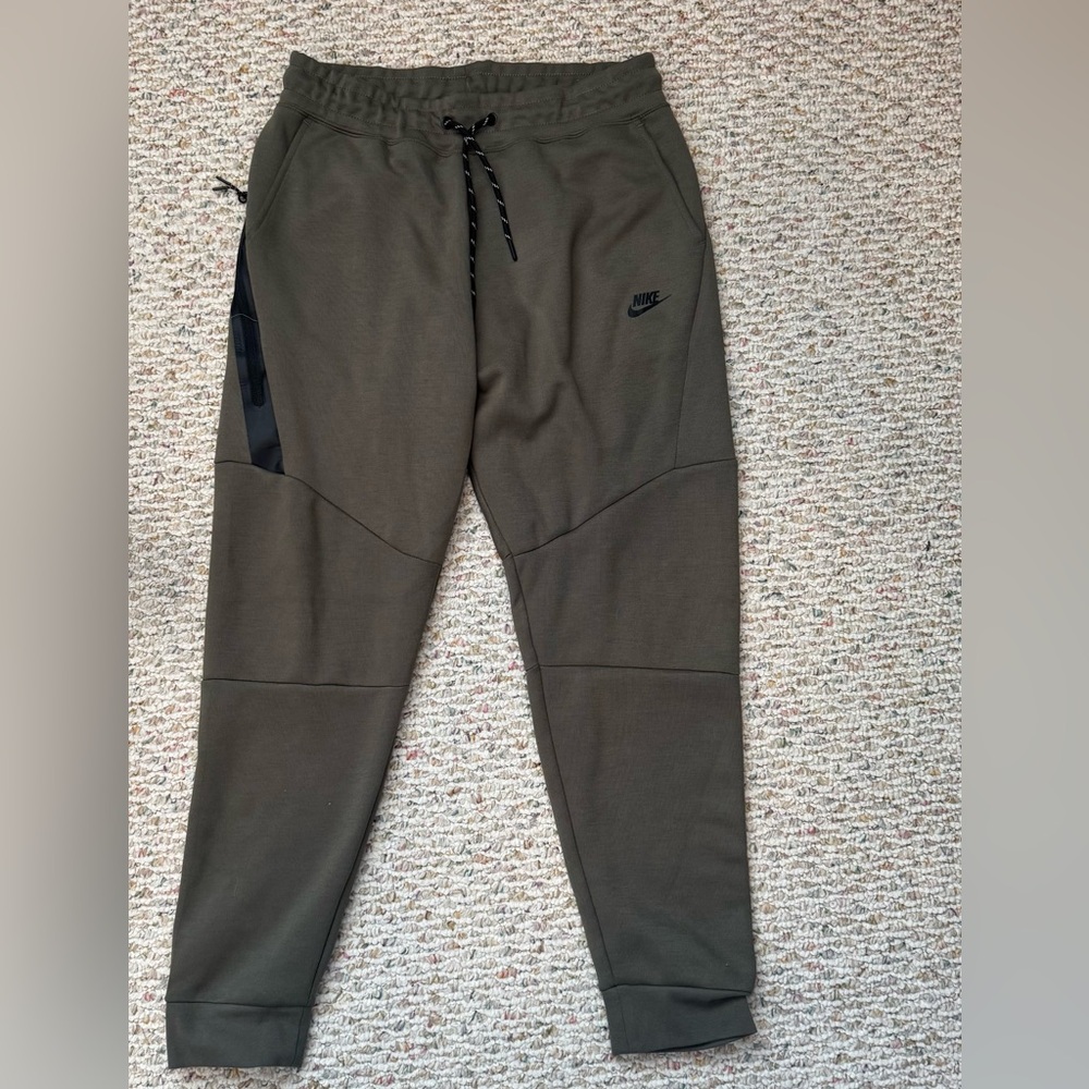 Nike Sportswear Tech Fleece Sweatpants Men Olive Green, Size XL